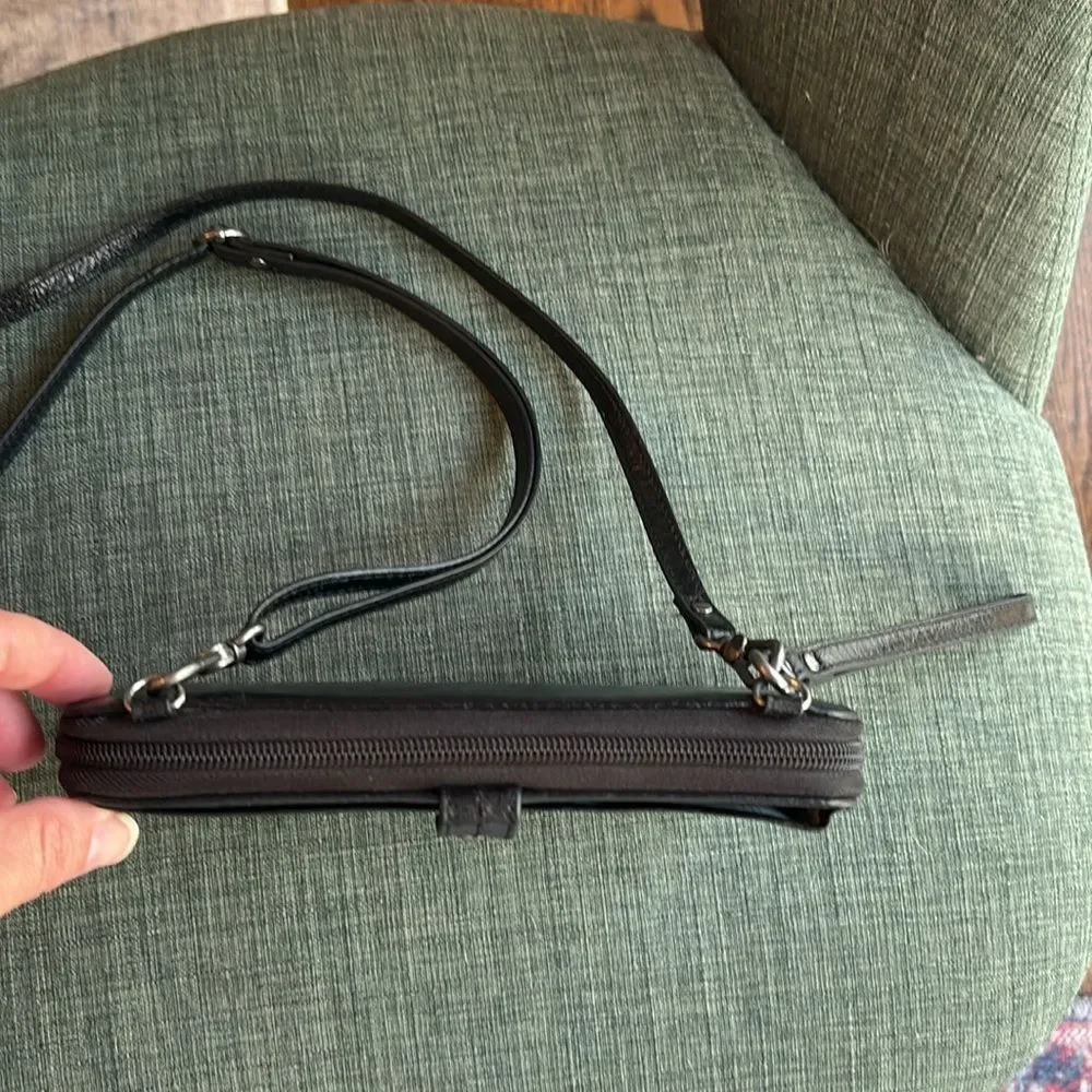 The Sak Women Iris Leather Convertible Crossbody Bag Black Leather Wristlet EUC